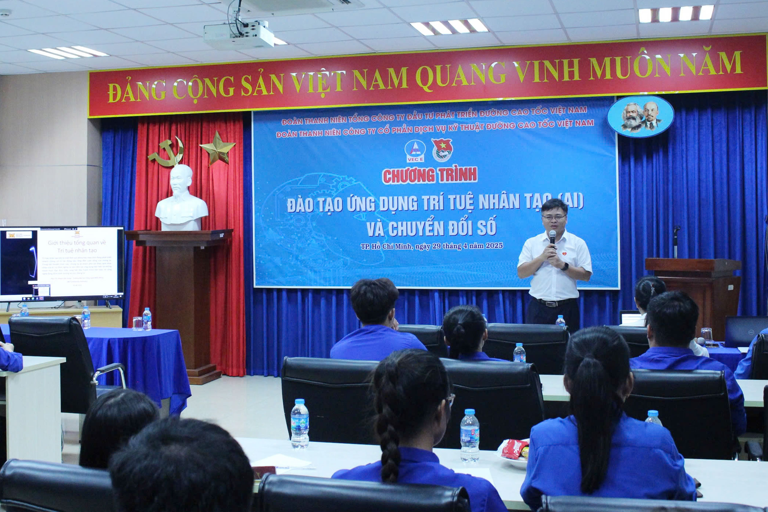 PGS.TS. Phạm Văn Song - Hiệu trưởng MIT Uni. là diễn giả cho chương trình
