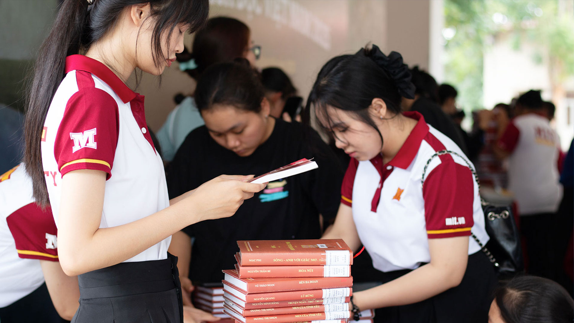 Trường Đại học Công nghệ Miền Đông hưởng ứng Ngày sách và Văn hóa đọc Việt Nam 2025