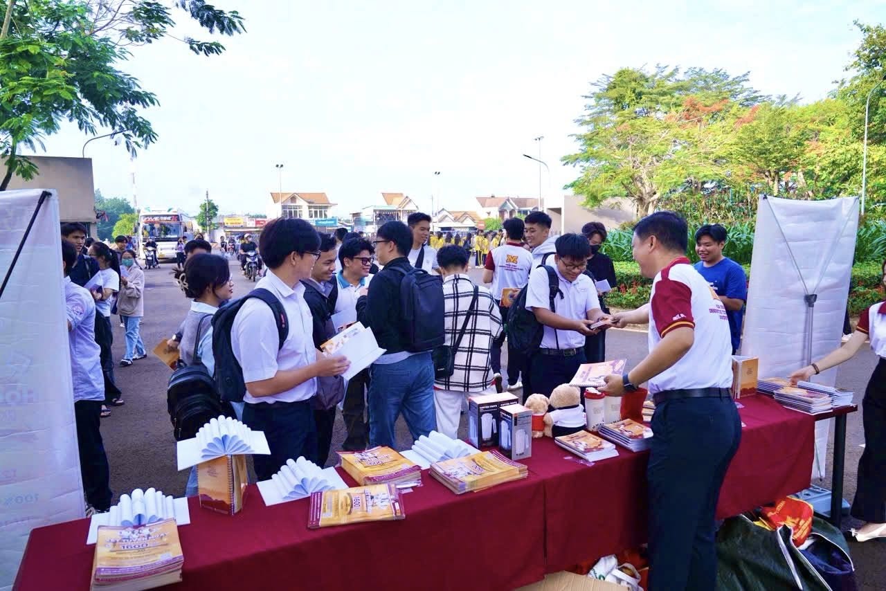 Gần 5,3 ngàn thí sinh thi Đánh giá năng lực đợt 2 tại Đồng Nai trong đó có điểm thi 59 Trường Đại học Công nghệ Miền Đông và điểm thi 60 THPT Dầu Giây