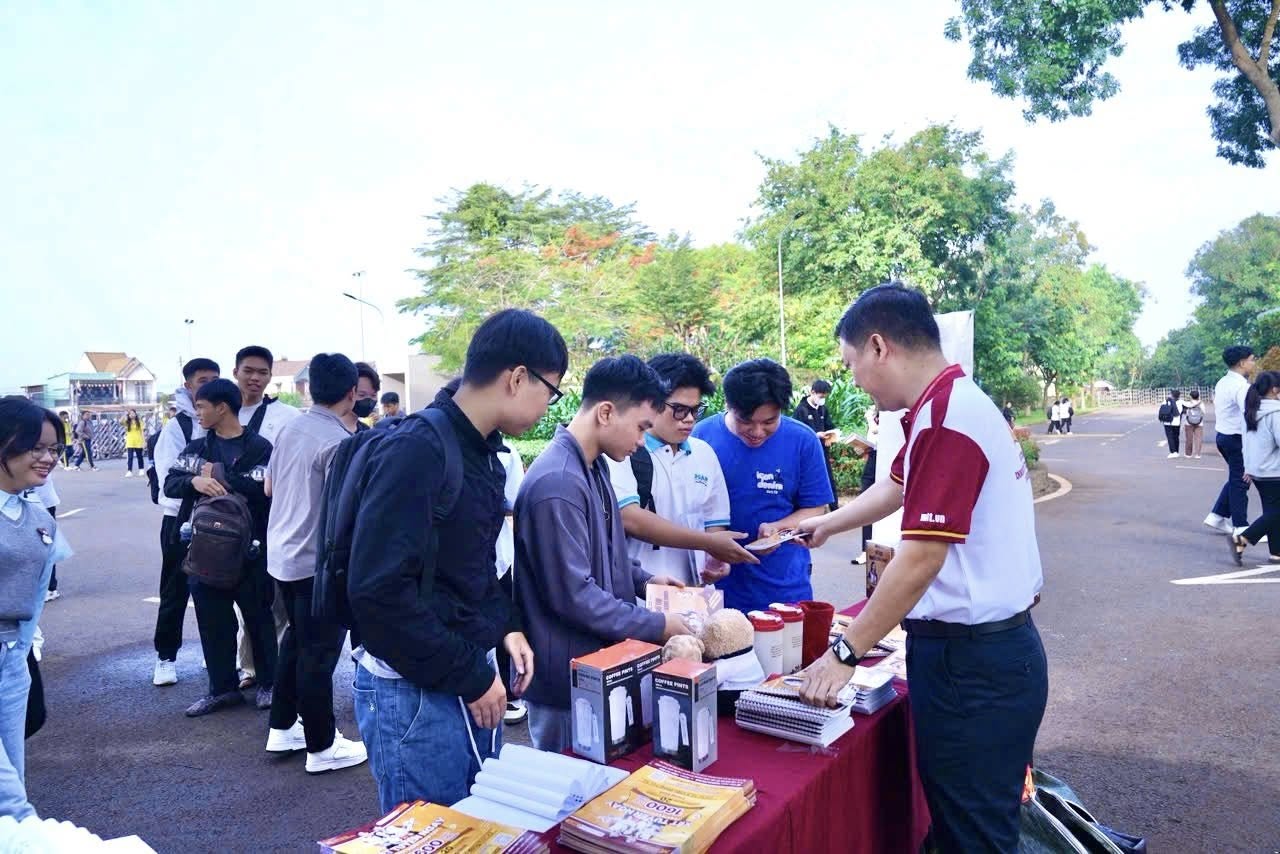Gần 5,3 ngàn thí sinh thi Đánh giá năng lực đợt 2 tại Đồng Nai trong đó có điểm thi 59 Trường Đại học Công nghệ Miền Đông và điểm thi 60 THPT Dầu Giây