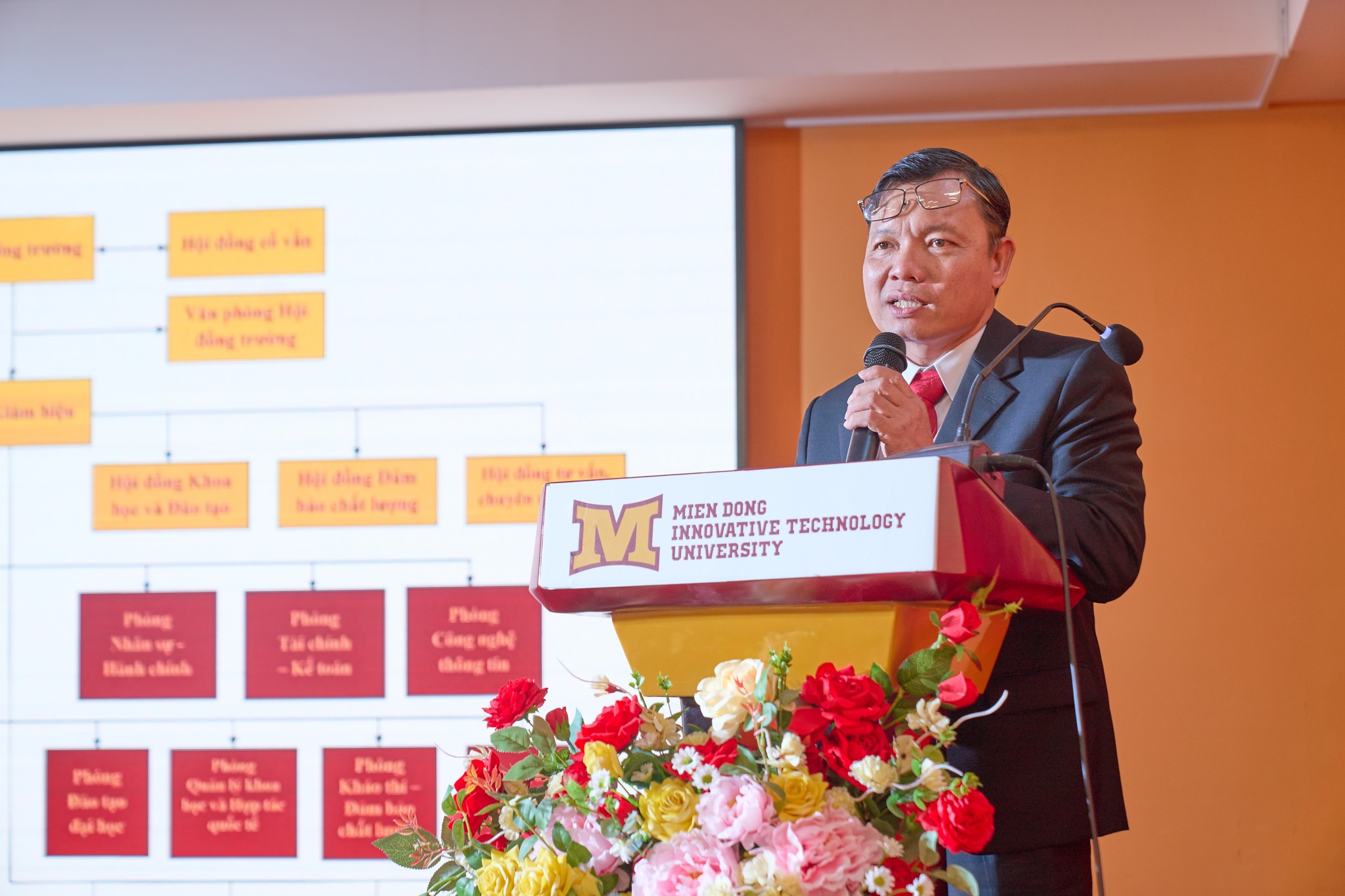 TS. Dương Hoán - Phó Hiệu trưởng Nhà trường