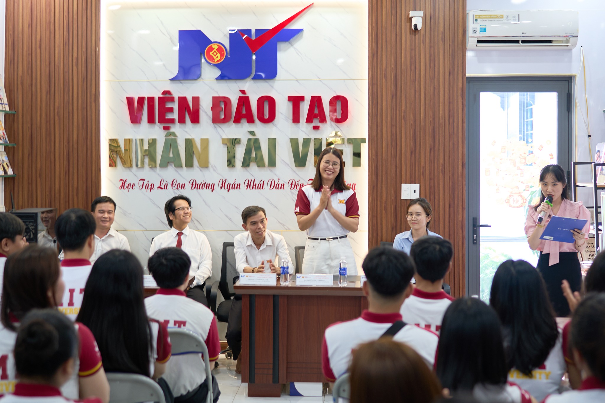 ThS. Trương Thanh Long - Phó Giám đốc Trung tâm Trải nghiệm sinh viên & Quan hệ doanh nghiệp