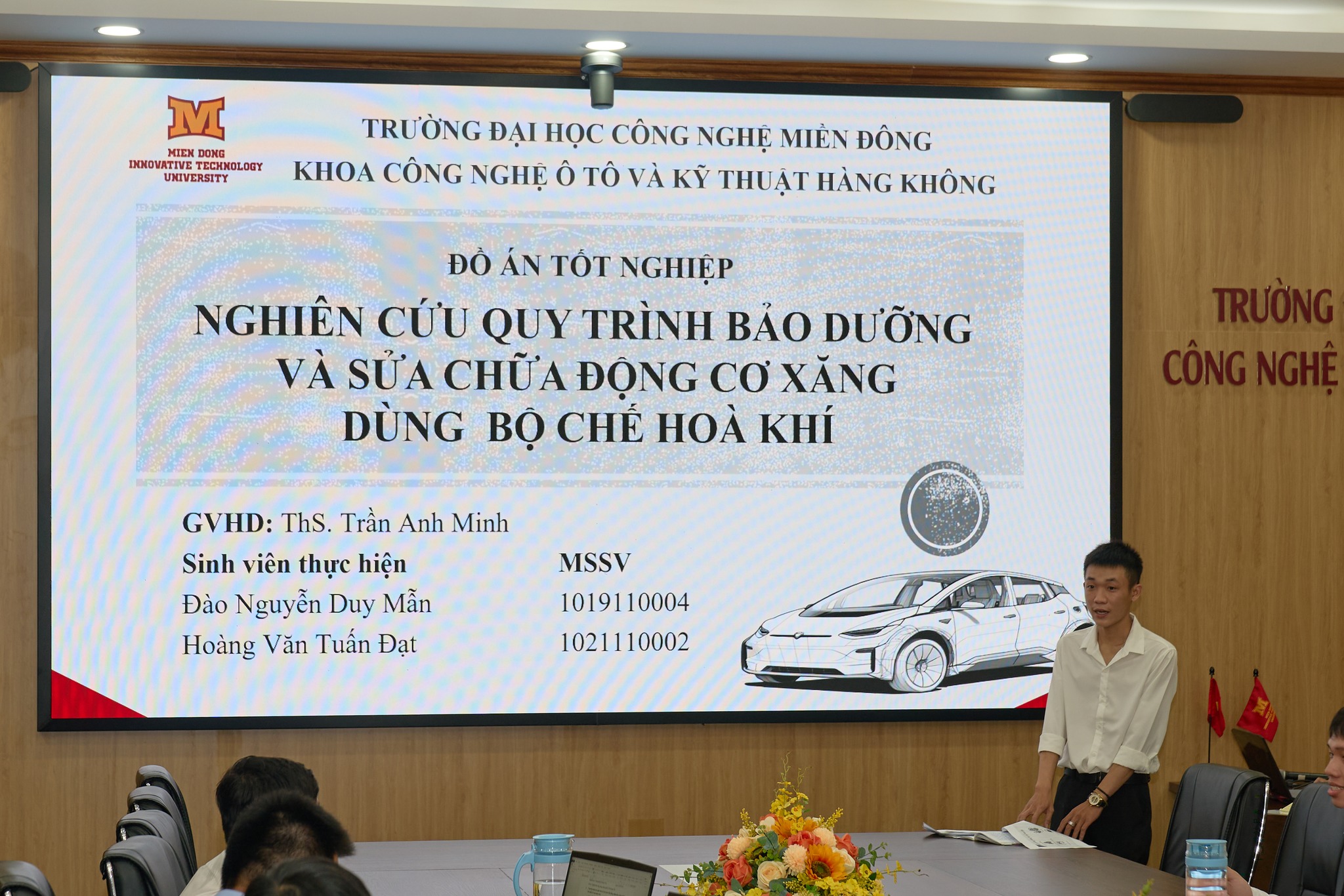 Hội đồng đánh giá đồ án tốt nghiệp ngành Công nghệ kỹ thuật ô tô: hiện thực hoá ý tưởng – tiếp nhiên liệu cho tương lai