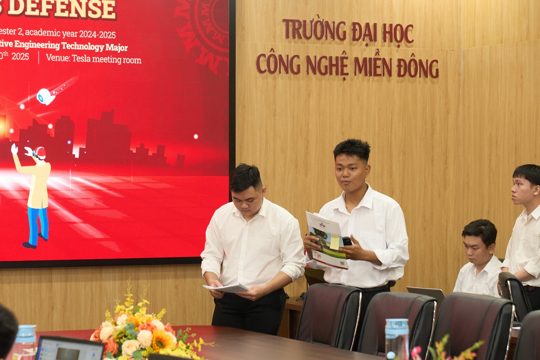 Hội đồng đánh giá đồ án tốt nghiệp ngành Công nghệ kỹ thuật ô tô: hiện thực hoá ý tưởng – tiếp nhiên liệu cho tương lai