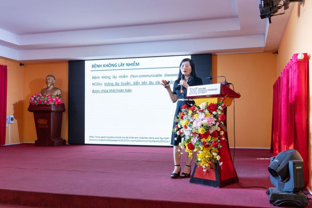 Trường Đại học Công nghệ Miền Đông tổ chức hội thảo khoa học “Vai trò của Dược sĩ lâm sàng trong quản lý các bệnh không lây nhiễm”