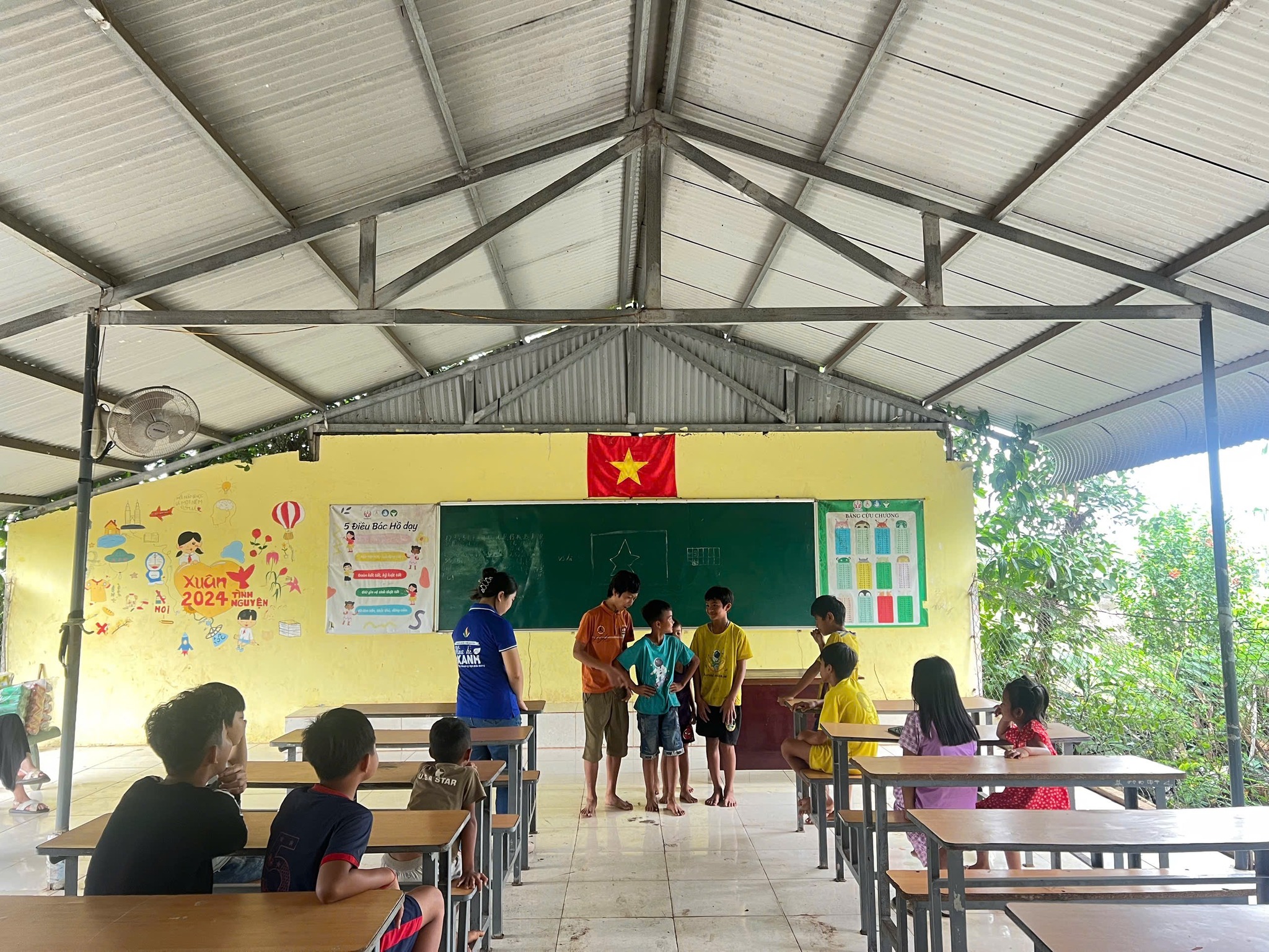 Gia sư áo xanh – lớp học tiếng Anh miễn phí cho thiếu nhi tại Sóc Lu chính thức khai giảng