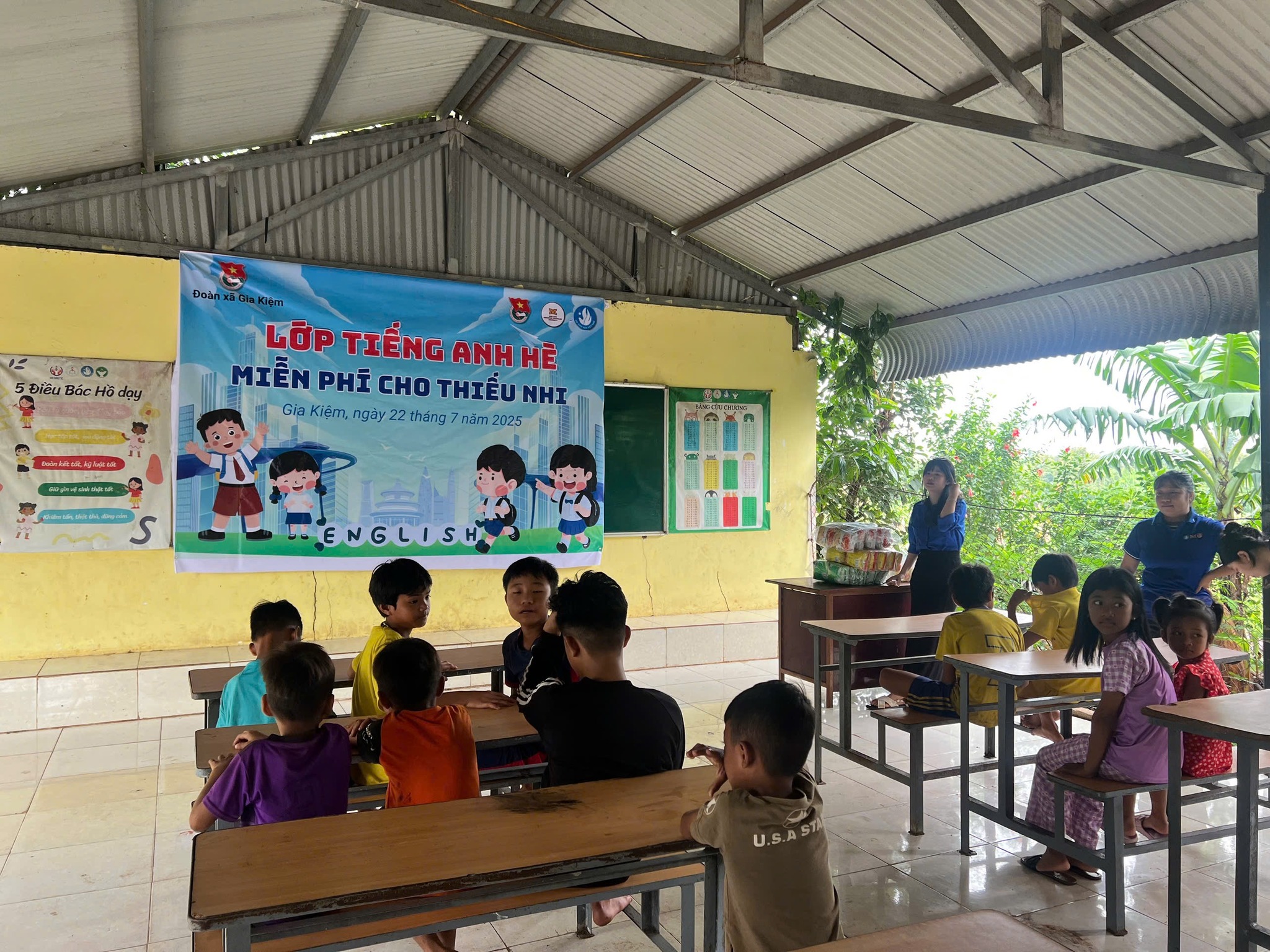 Gia sư áo xanh – lớp học tiếng Anh miễn phí cho thiếu nhi tại Sóc Lu chính thức khai giảng