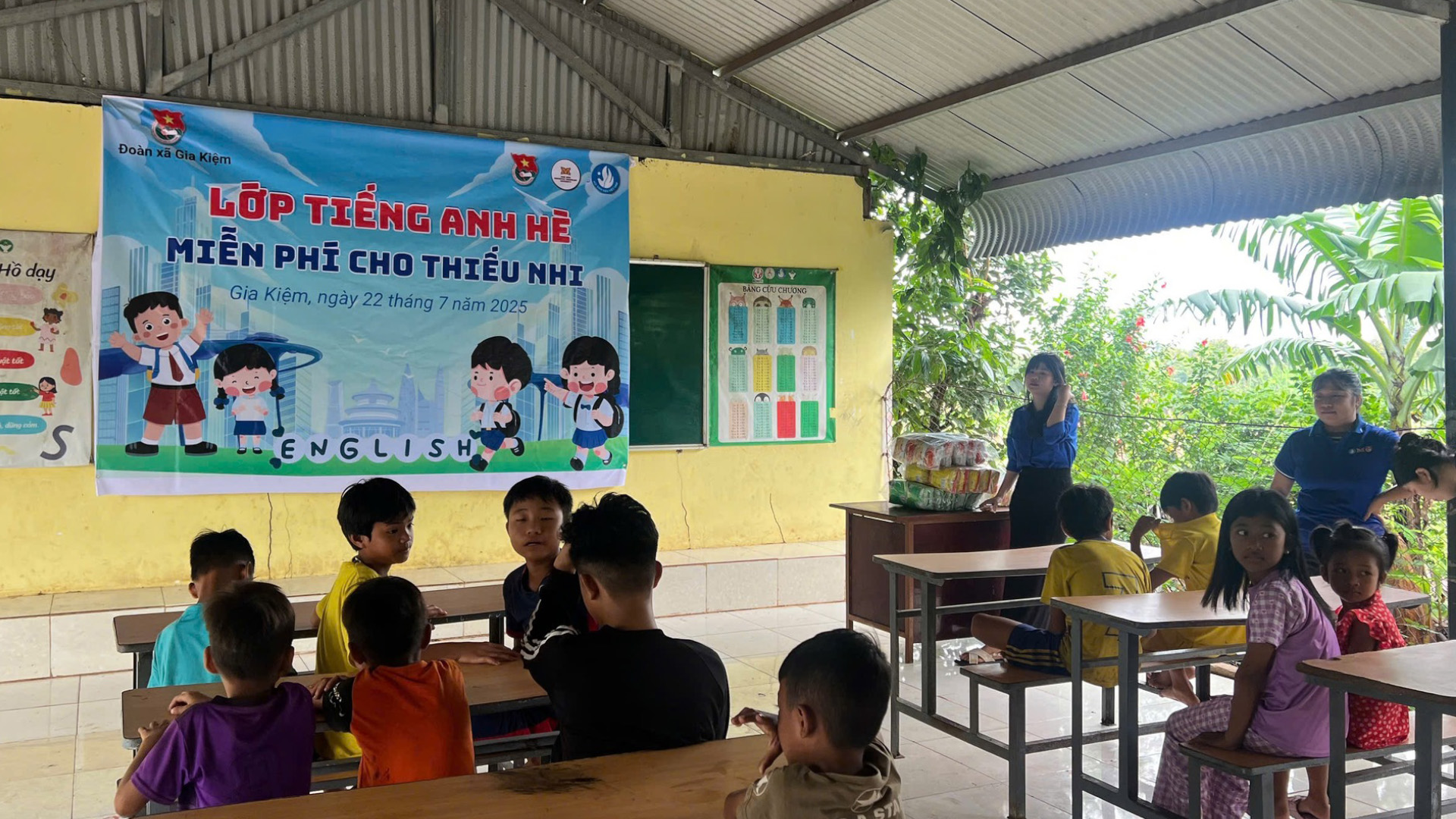 Gia sư áo xanh – lớp học tiếng Anh miễn phí cho thiếu nhi tại Sóc Lu chính thức khai giảng