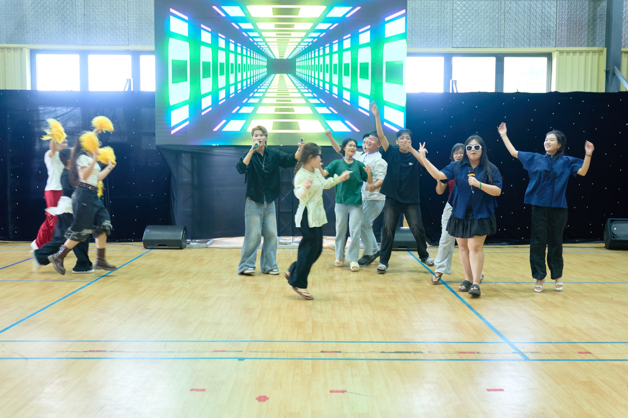 Khởi động hành trình đại học cùng Tân sinh viên K25 khoa Kinh tế – Quản trị – Luật