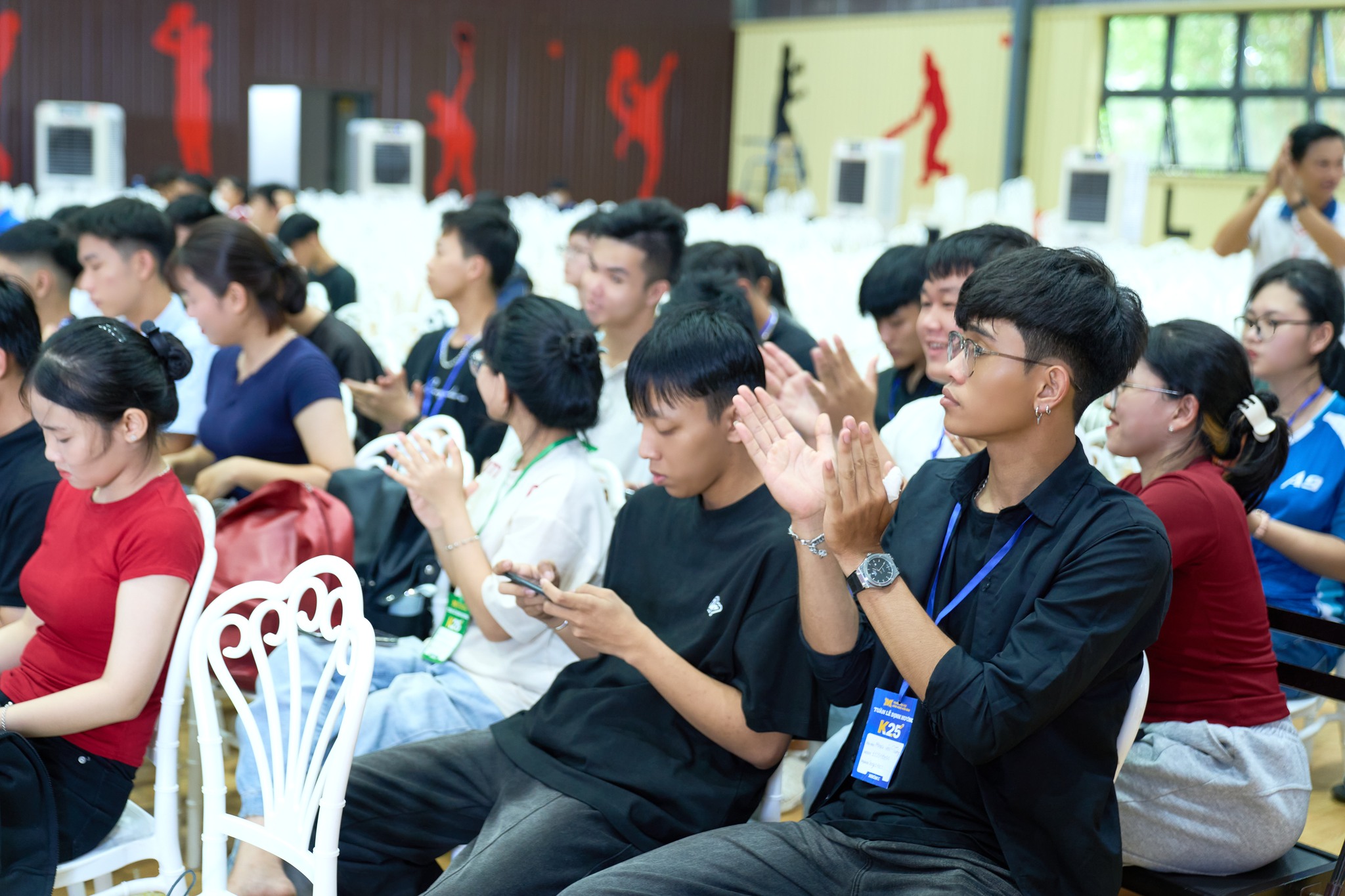 Khởi động hành trình đại học cùng Tân sinh viên K25 khoa Kinh tế – Quản trị – Luật