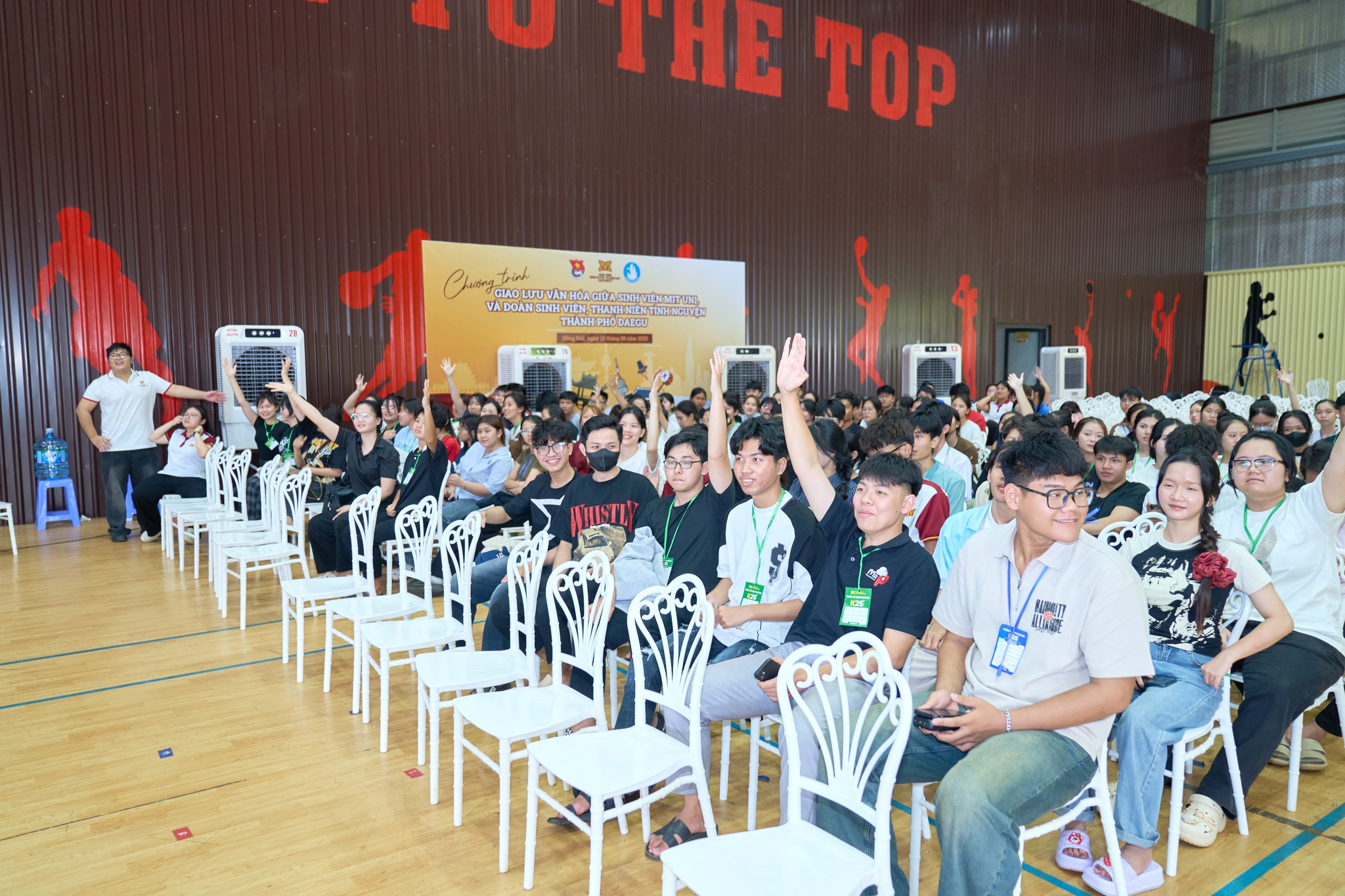 Khởi động hành trình đại học cùng Tân sinh viên K25 khoa Kinh tế – Quản trị – Luật