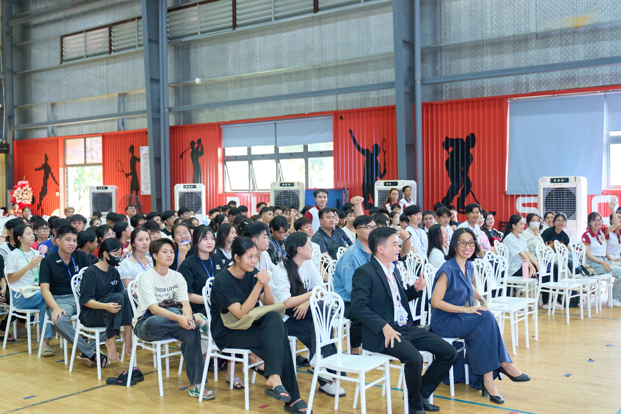 Khởi động hành trình đại học cùng Tân sinh viên K25 khoa Kinh tế – Quản trị – Luật