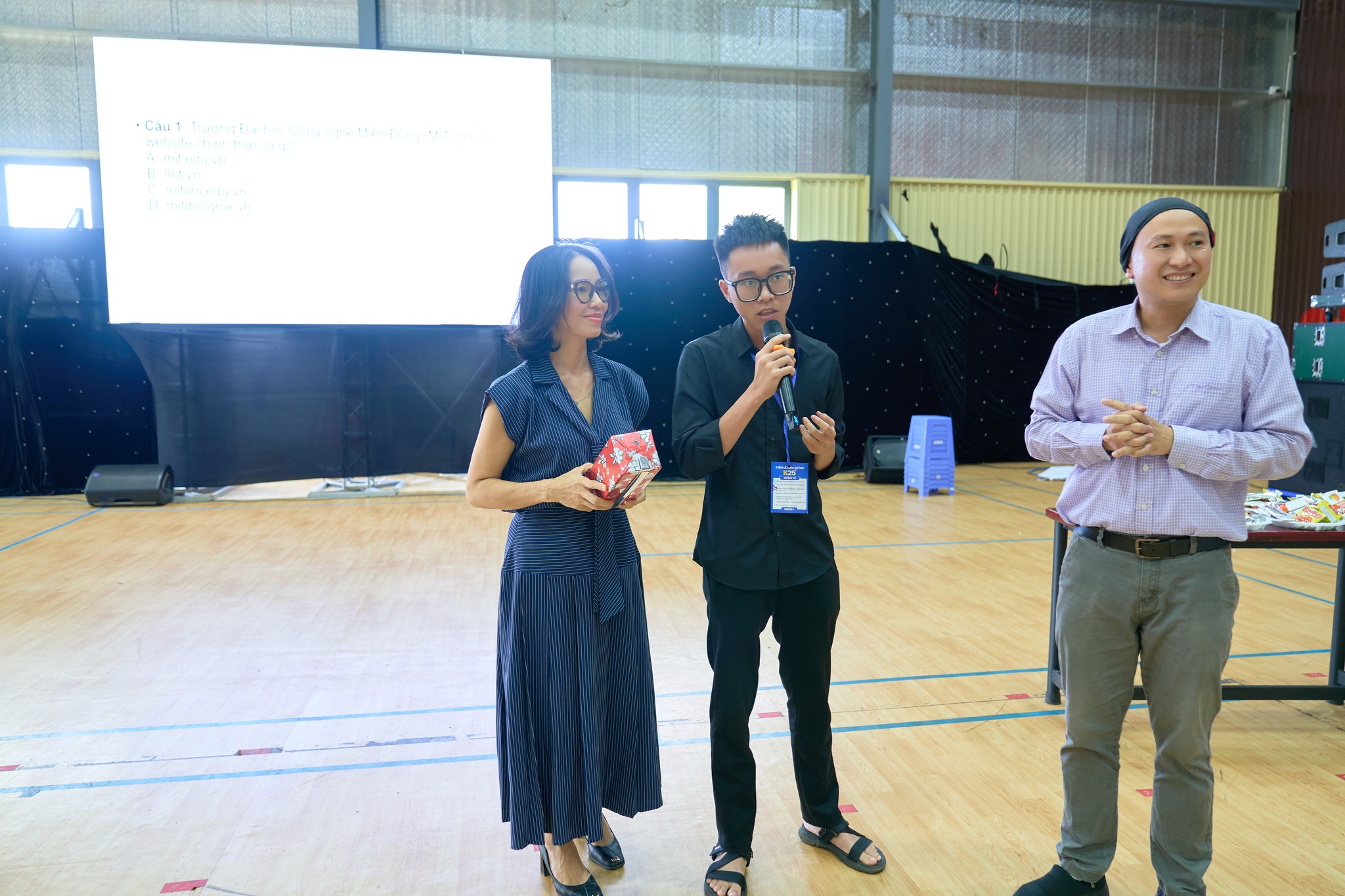 Khởi động hành trình đại học cùng Tân sinh viên K25 khoa Kinh tế – Quản trị – Luật