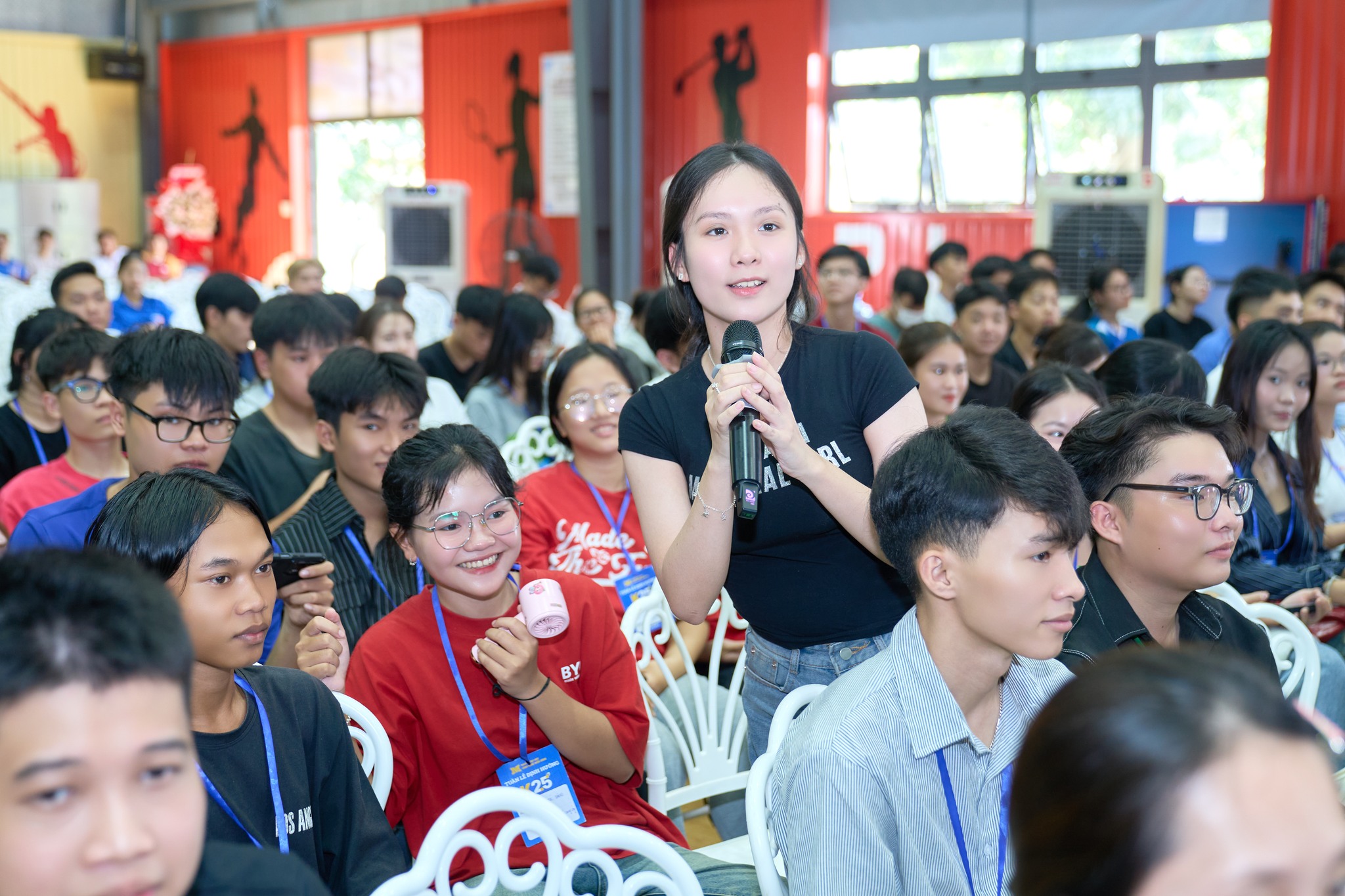 Khởi động hành trình đại học cùng Tân sinh viên K25 khoa Kinh tế – Quản trị – Luật