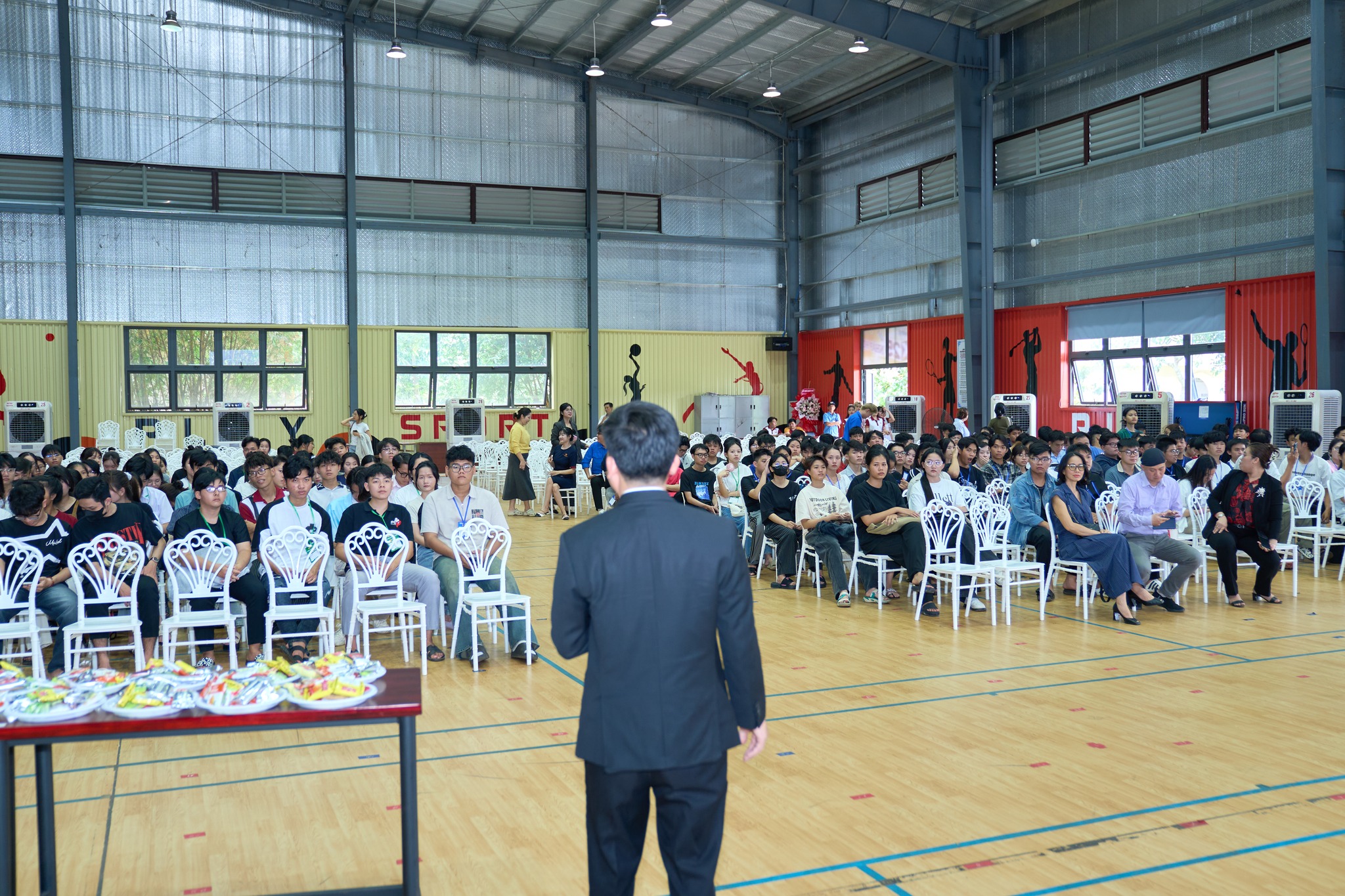 Khởi động hành trình đại học cùng Tân sinh viên K25 khoa Kinh tế – Quản trị – Luật