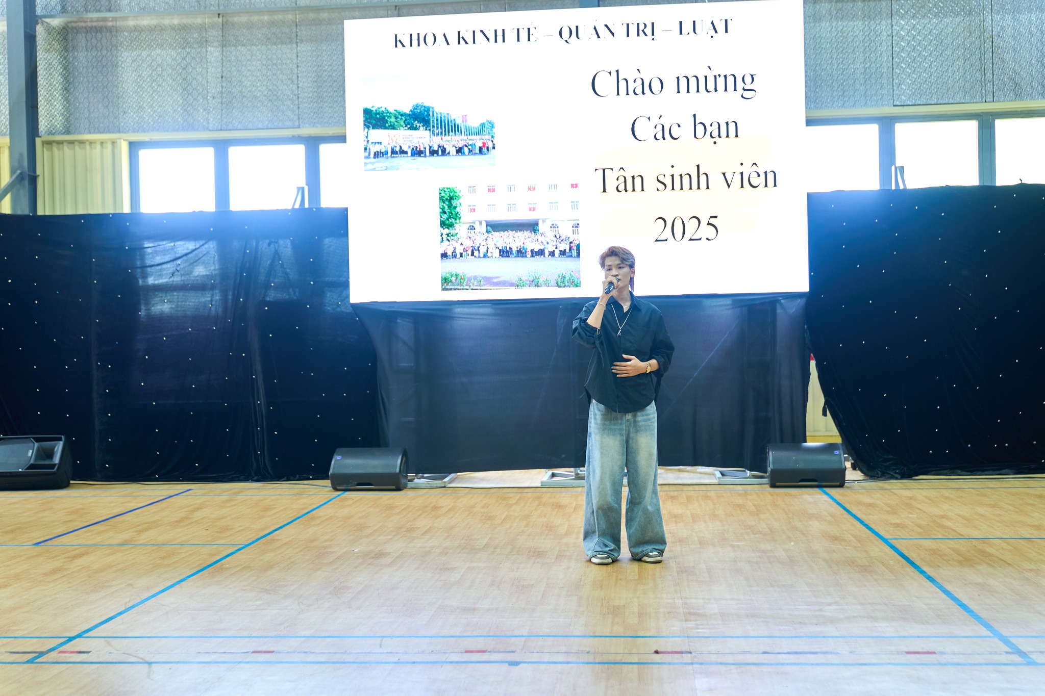 Khởi động hành trình đại học cùng Tân sinh viên K25 khoa Kinh tế – Quản trị – Luật