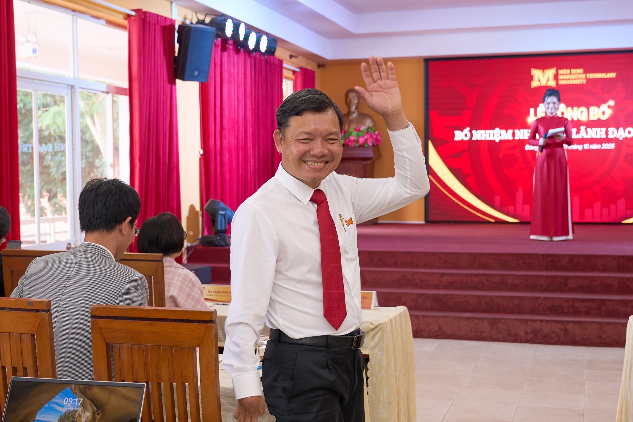 TS. Dương Hoán – Phó Hiệu trưởng