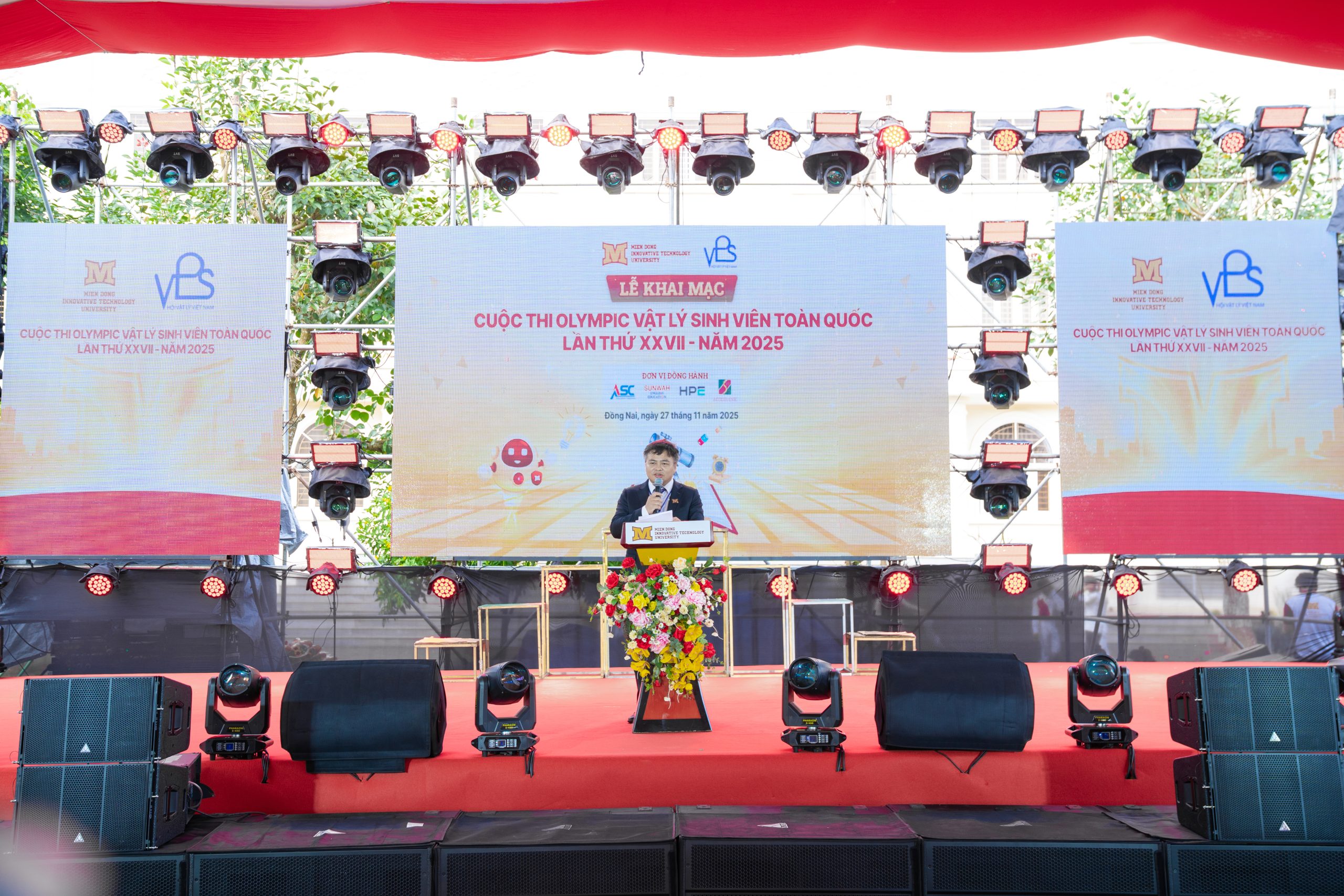 Khai mạc Cuộc thi Olympic Vật lý Sinh viên Toàn quốc lần thứ XXVII năm 2025 tại MIT University Vietnam