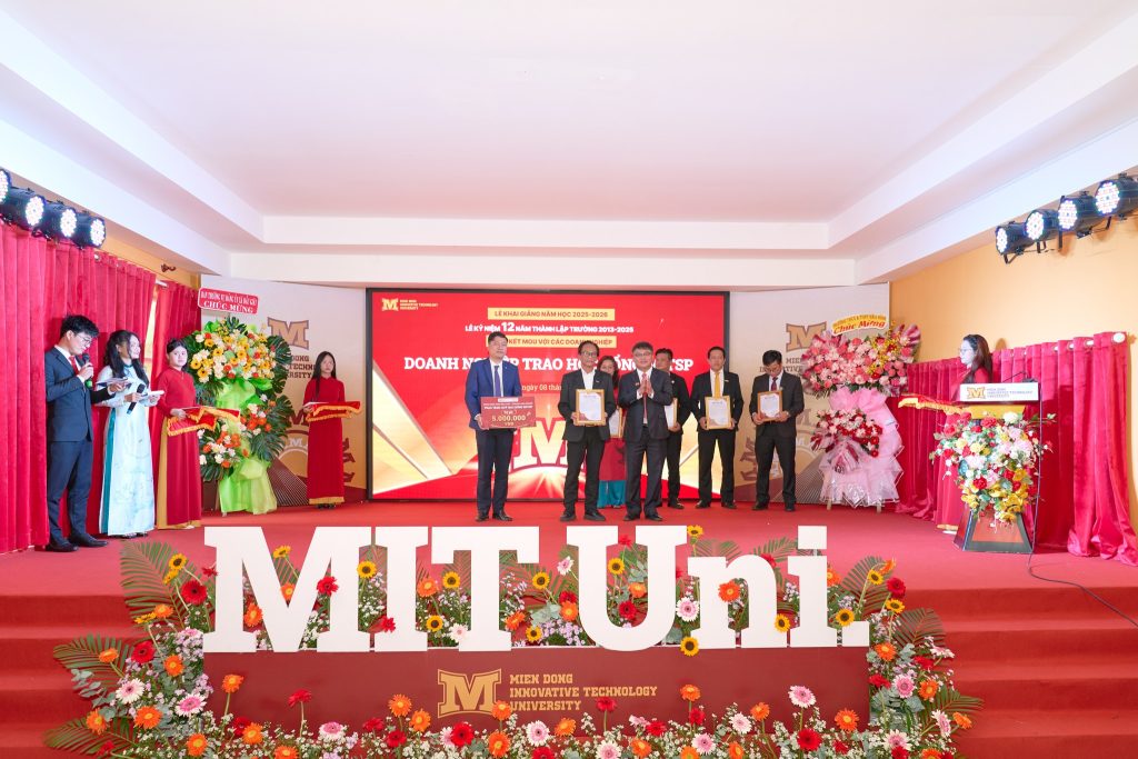 Lễ Khai giảng năm học 2025 – 2026 & Kỷ niệm 12 năm thành lập Trường Đại học Công nghệ Miền Đông