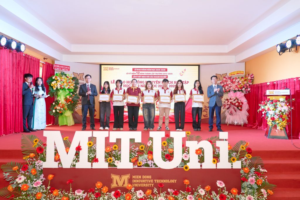 Lễ Khai giảng năm học 2025 – 2026 & Kỷ niệm 12 năm thành lập Trường Đại học Công nghệ Miền Đông