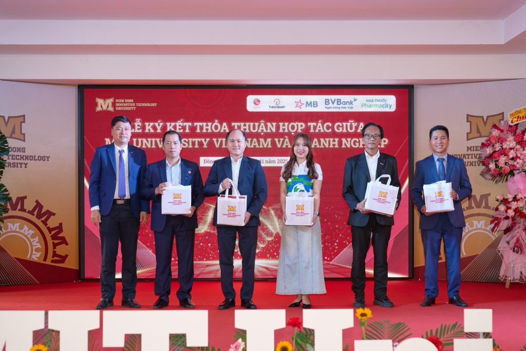 Lễ Khai giảng năm học 2025 – 2026 & Kỷ niệm 12 năm thành lập Trường Đại học Công nghệ Miền Đông