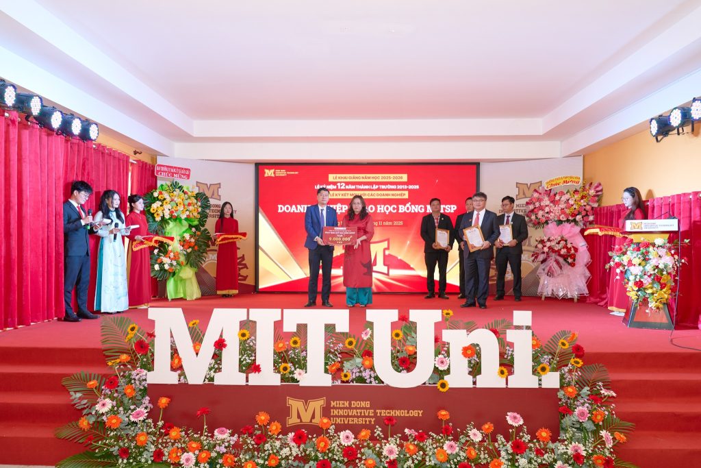 Lễ Khai giảng năm học 2025 – 2026 & Kỷ niệm 12 năm thành lập Trường Đại học Công nghệ Miền Đông