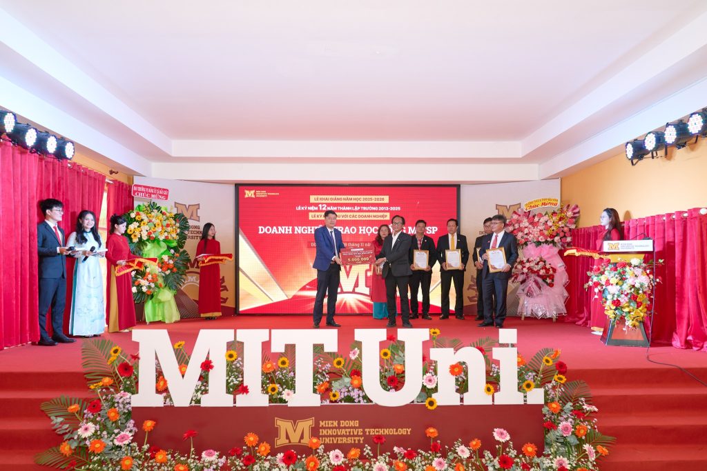 Lễ Khai giảng năm học 2025 – 2026 & Kỷ niệm 12 năm thành lập Trường Đại học Công nghệ Miền Đông