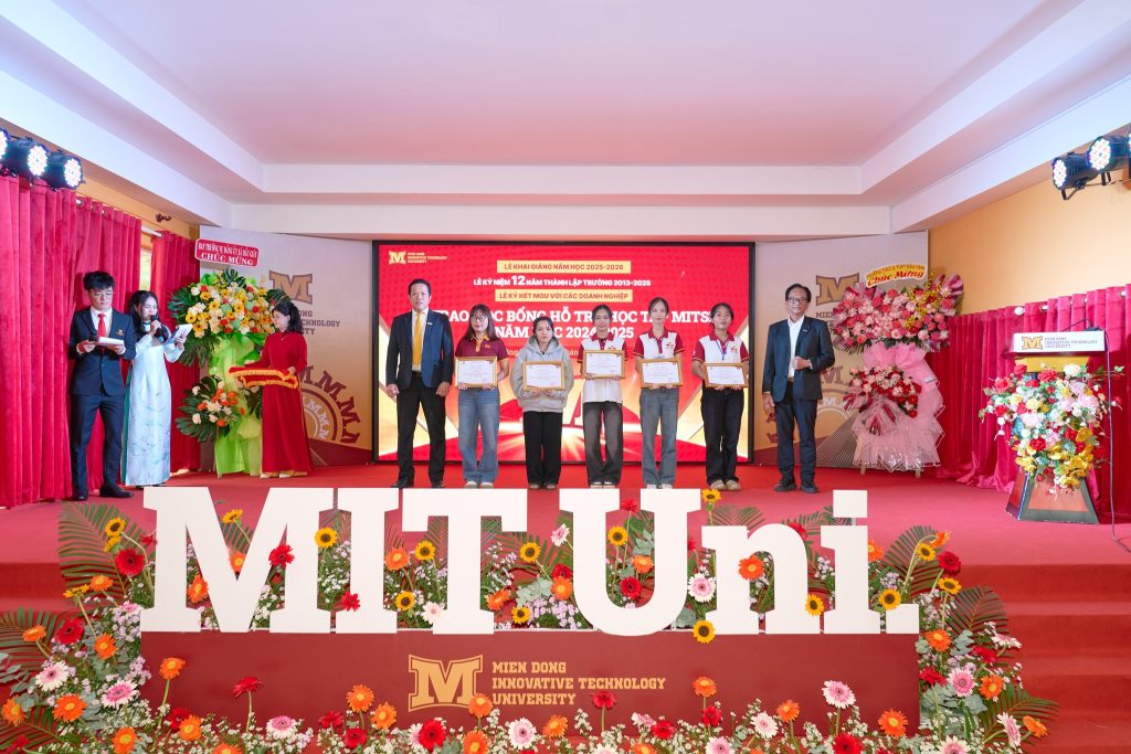 Lễ Khai giảng năm học 2025 – 2026 & Kỷ niệm 12 năm thành lập Trường Đại học Công nghệ Miền Đông