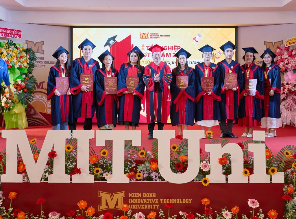 Lễ Tốt nghiệp đợt 2 năm 2025 – Mở cửa tri thức, khai mở tương lai