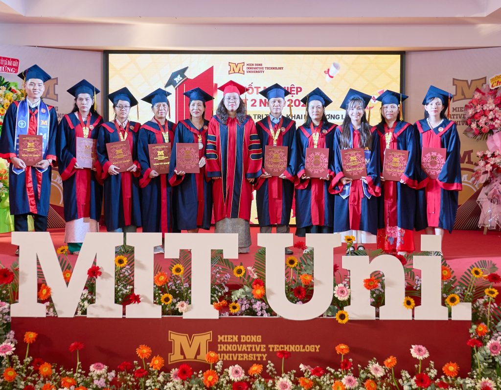 Lễ Tốt nghiệp đợt 2 năm 2025 – Mở cửa tri thức, khai mở tương lai