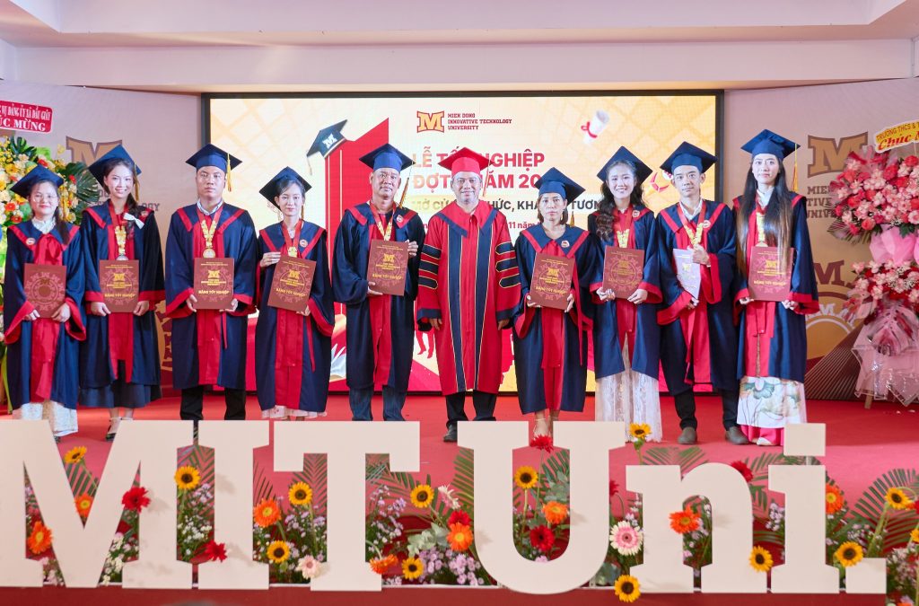 Lễ Tốt nghiệp đợt 2 năm 2025 – Mở cửa tri thức, khai mở tương lai