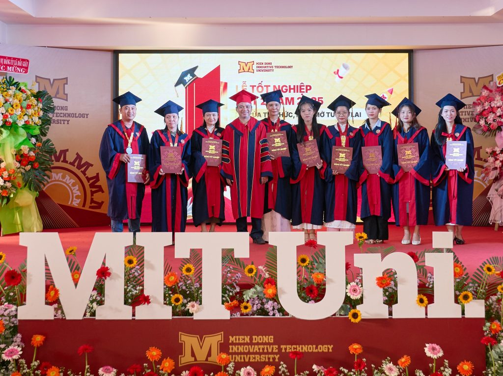 Lễ Tốt nghiệp đợt 2 năm 2025 – Mở cửa tri thức, khai mở tương lai