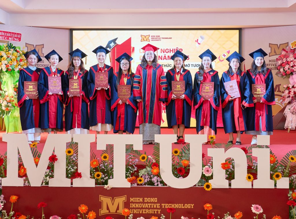 Lễ Tốt nghiệp đợt 2 năm 2025 – Mở cửa tri thức, khai mở tương lai