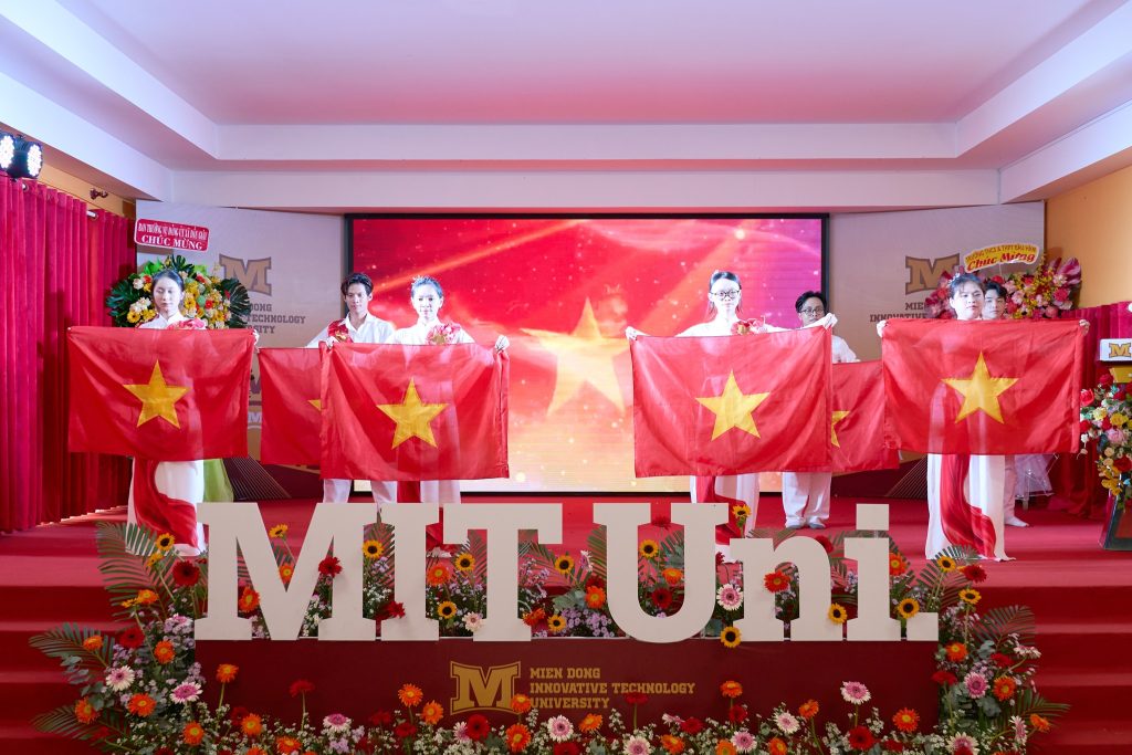 Lễ Tốt nghiệp đợt 2 năm 2025 – Mở cửa tri thức, khai mở tương lai