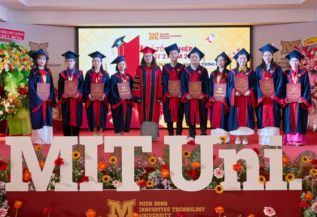 Lễ Tốt nghiệp đợt 2 năm 2025 – Mở cửa tri thức, khai mở tương lai