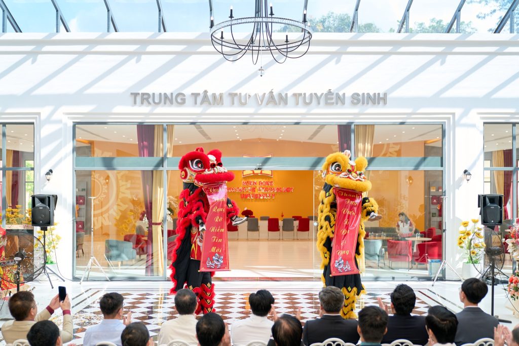 MIT Uni. khánh thành Trung tâm Tư vấn Tuyển sinh – Không gian hiện đại, năng động dành cho sinh viên, thí sinh và phụ huynh