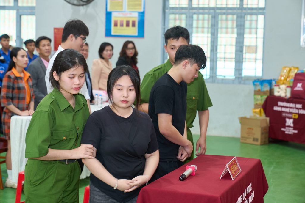 Phiên tòa giả định tại THPT Điểu Cải – Tuyên truyền phòng, chống bạo lực học đường