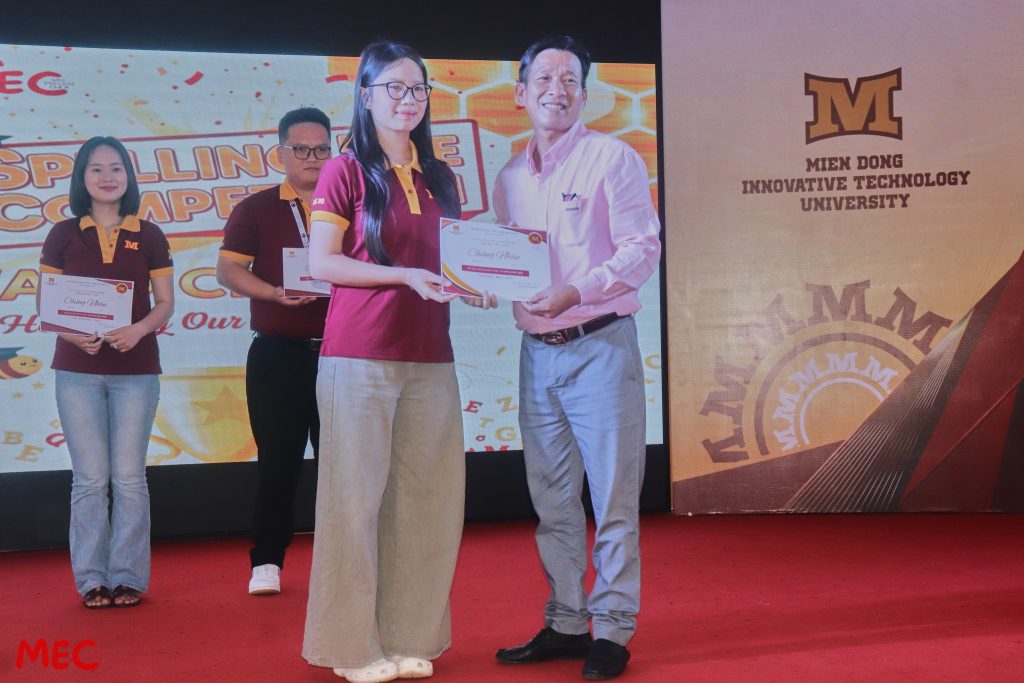 CLB Tiếng Anh MIT Uni. – MEC trở lại với cuộc thi Spelling Bee năm 2025