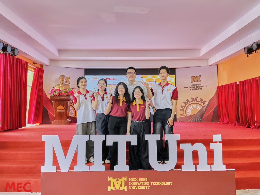 CLB Tiếng Anh MIT Uni. – MEC trở lại với cuộc thi Spelling Bee năm 2025