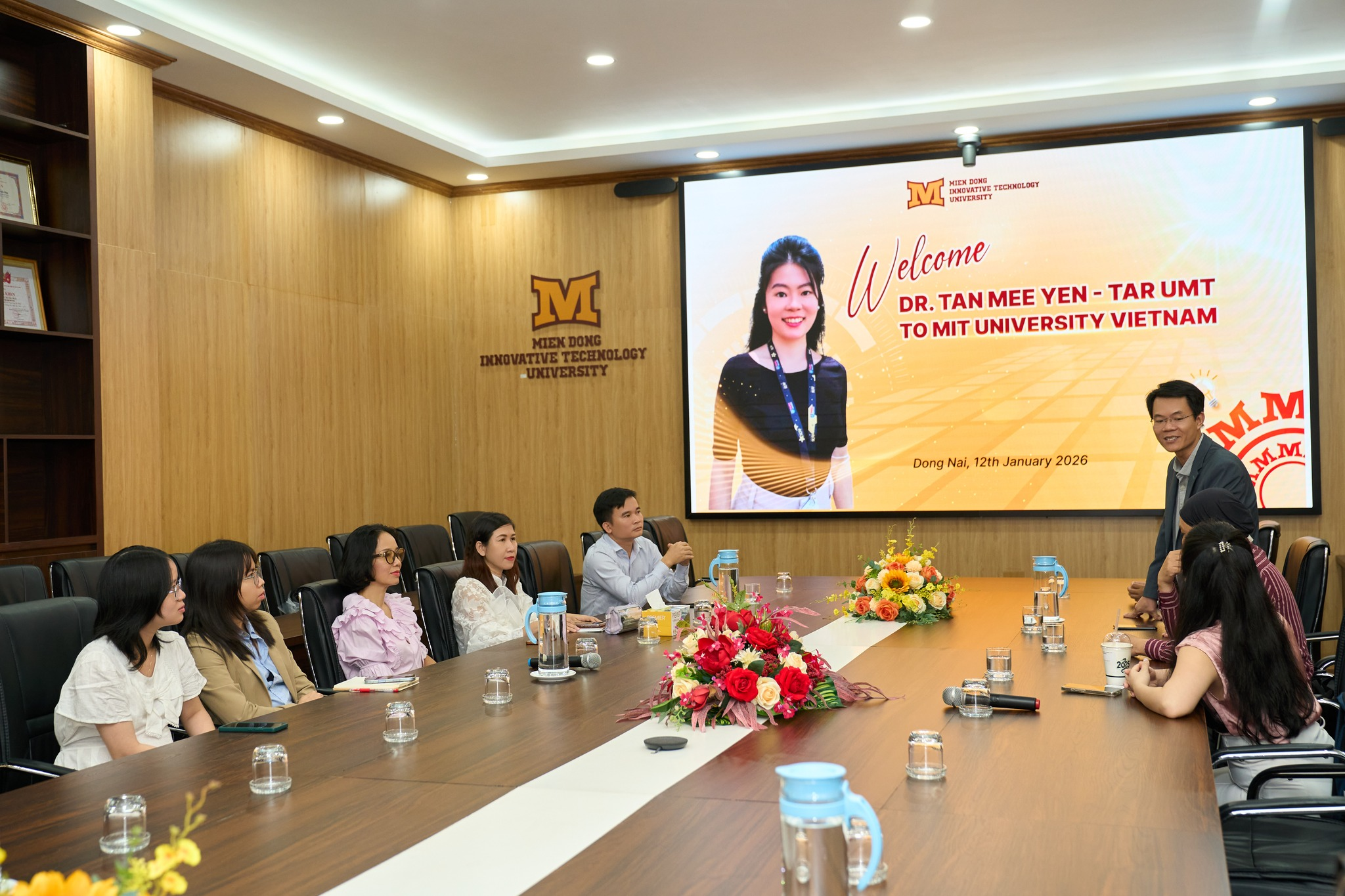 MIT University Vietnam đã tổ chức buổi chào mừng Dr. Tan Mee Yen – giảng viên đến từ Tunku Abdul Rahman University of Management & Technology (TAR UMT), Malaysia – trong khuôn khổ chương trình trao đổi học thuật và hợp tác quốc tế giữa hai trường.