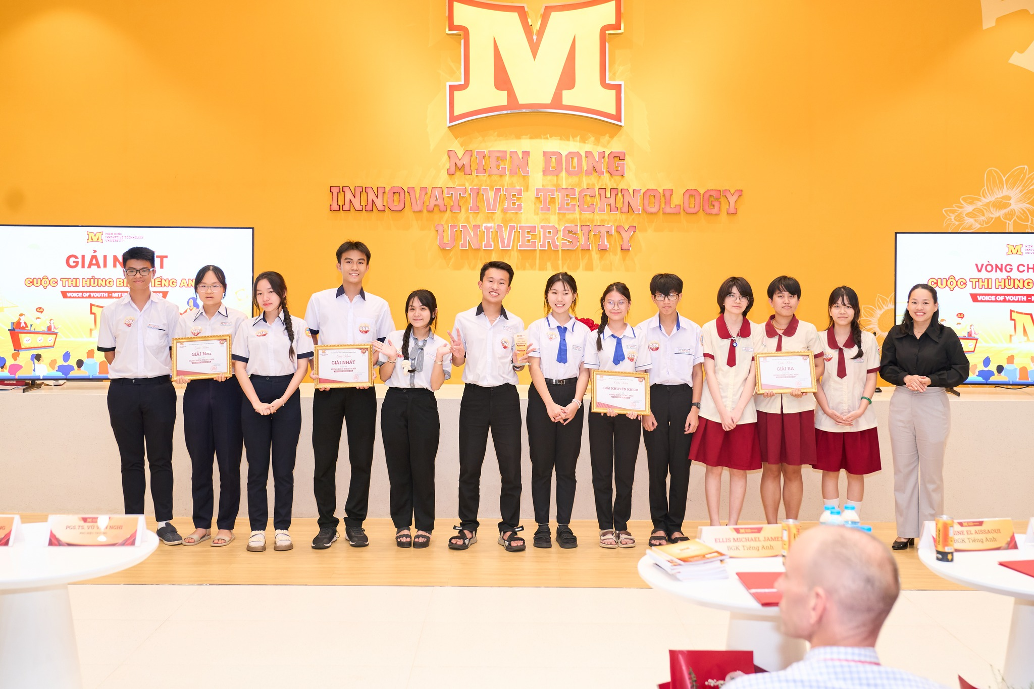 CUỘC THI HÙNG BIỆN TIẾNG ANH – VOICE OF YOUTH MIT UNI. 2025–2026