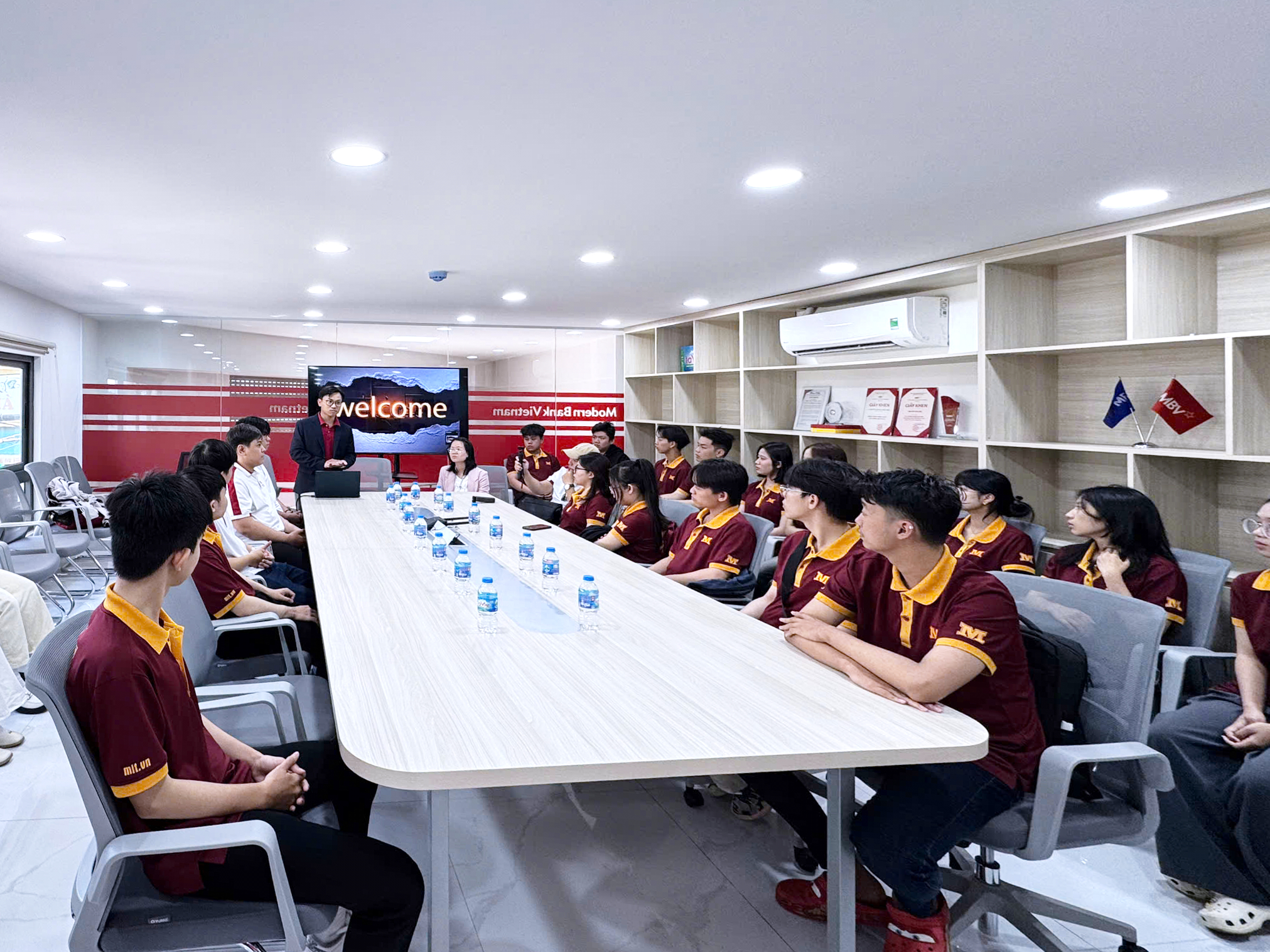 Một ngày trải nghiệm tại ngân hàng MBV – chi nhánh tây Sài gòn của MITers có gì?