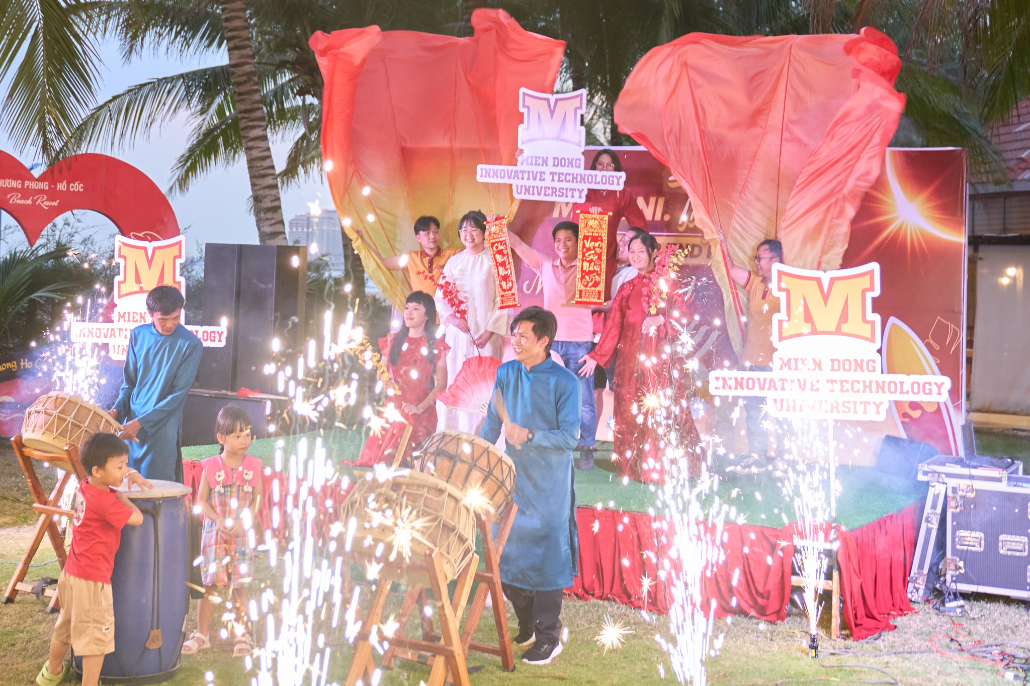 MIT Uni. Trip & year end party "one mit – one heart – one future"