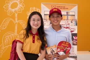 Học sinh Trường THPT Trần Văn Long (Vĩnh Long) tham quan, trải nghiệm tại MIT Uni.