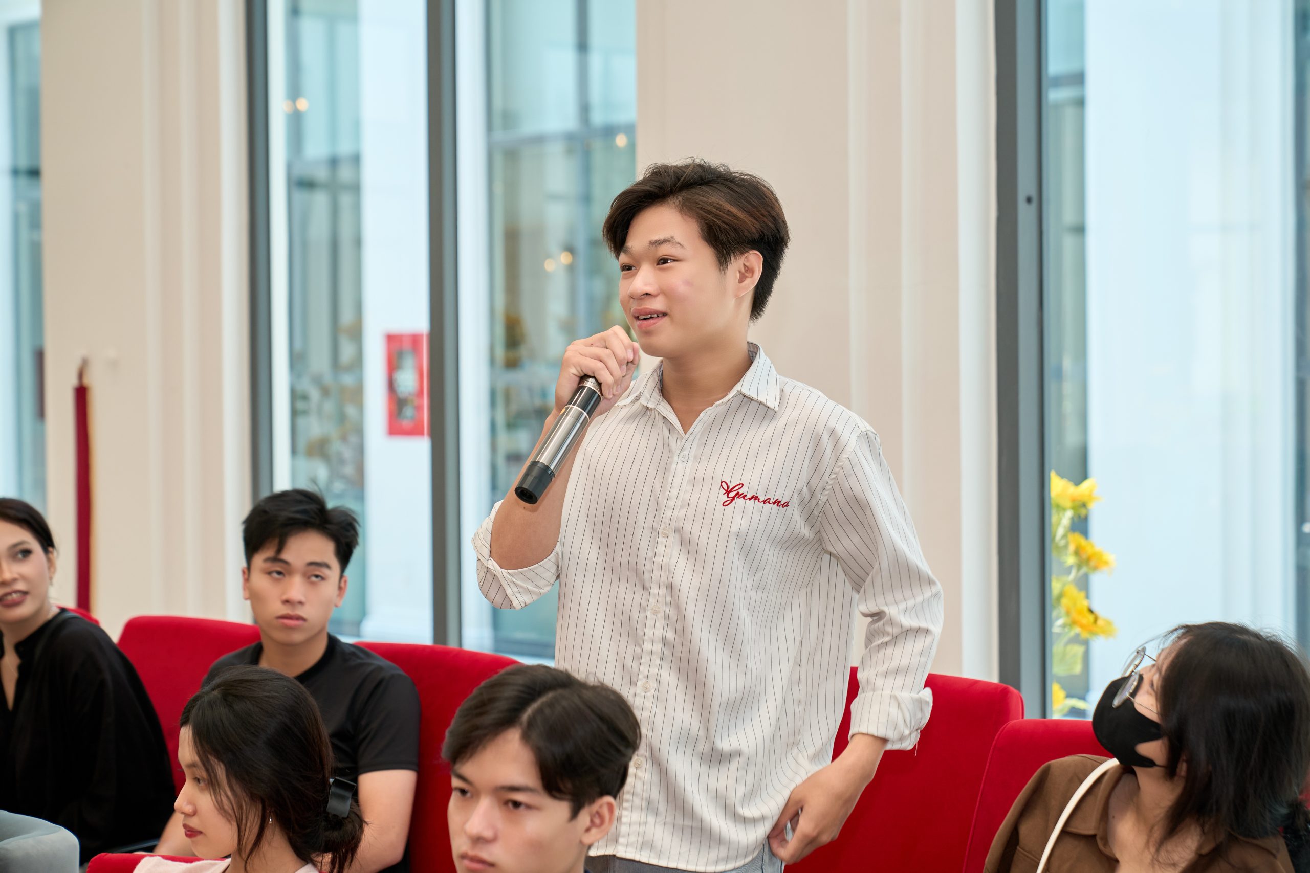 Học sinh Trường THPT Trần Văn Long (Vĩnh Long) tham quan, trải nghiệm tại MIT Uni.