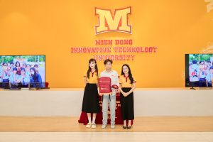 Học sinh Trường THPT Trần Văn Long (Vĩnh Long) tham quan, trải nghiệm tại MIT Uni.