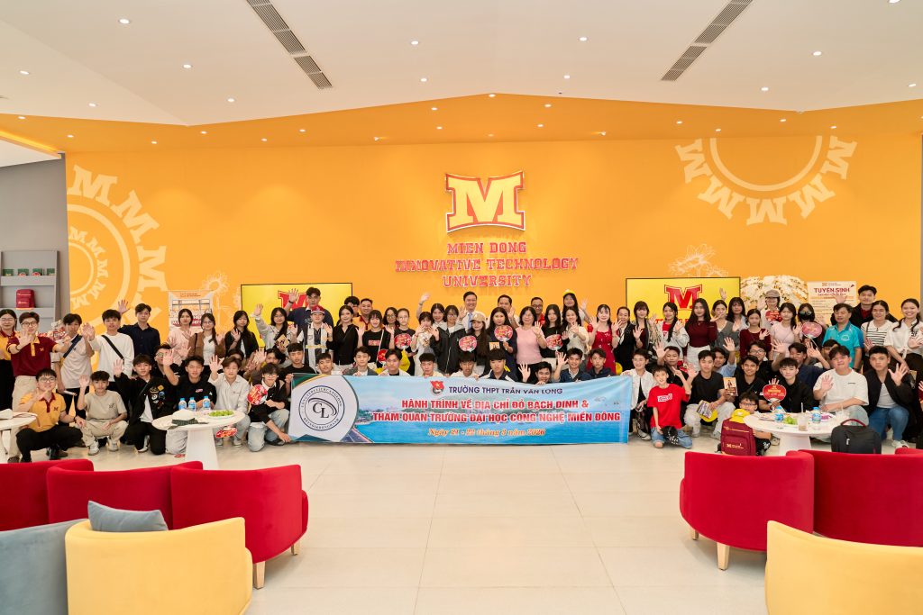 Học sinh Trường THPT Trần Văn Long (Vĩnh Long) tham quan, trải nghiệm tại MIT Uni.