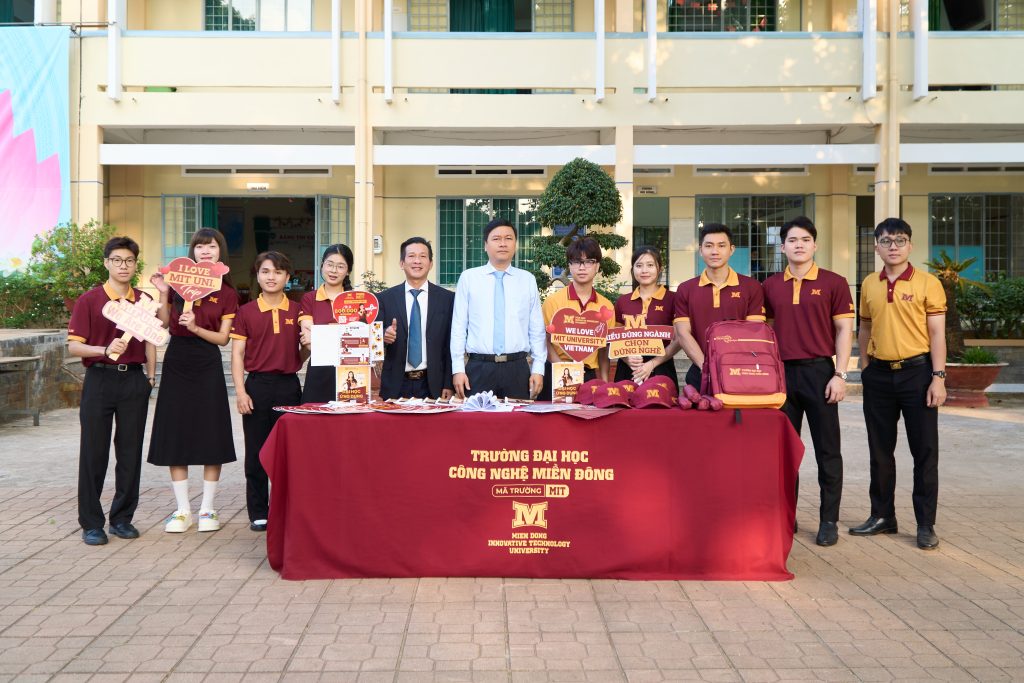 Team Tuyển sinh MIT Uni. đã đổ bộ Trường THPT Xuân Lộc