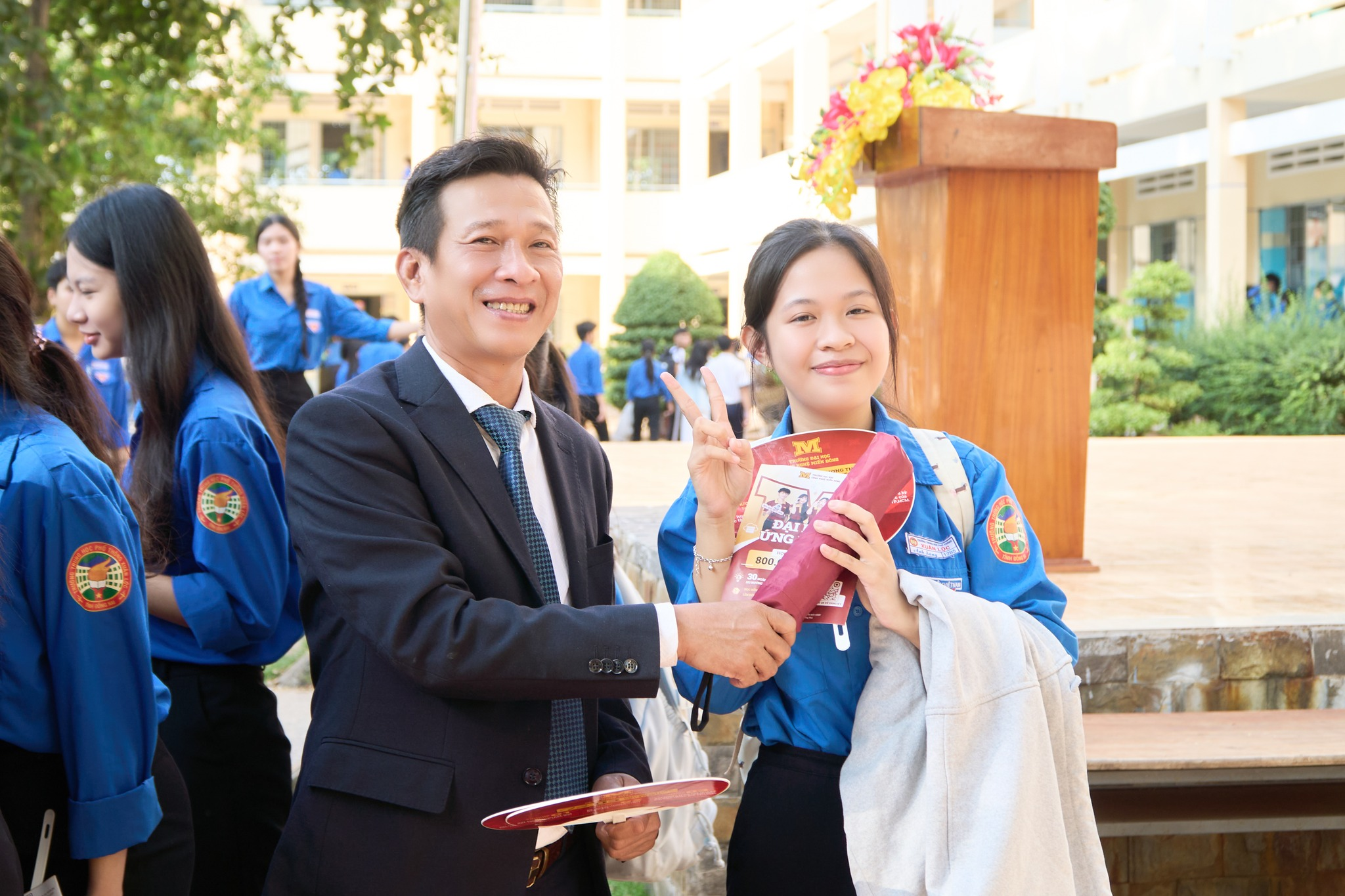 Team Tuyển sinh MIT Uni. đã đổ bộ Trường THPT Xuân Lộc 4 Team Tuyển sinh MIT Uni. đã đổ bộ Trường THPT Xuân Lộc