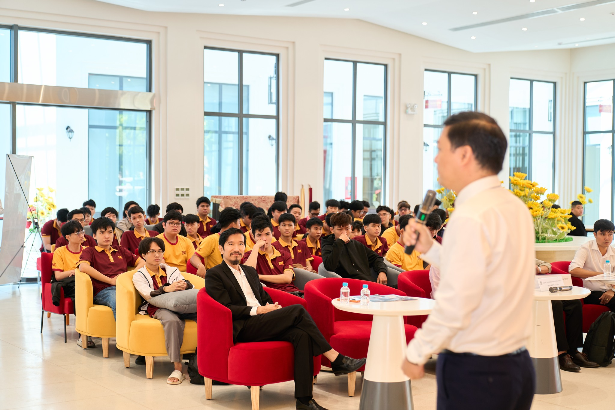 Hành trình từ Giảng đường đến Chuỗi cung ứng Toàn cầu cùng THINKSMART 2 Cùng nhìn lại những cột mốc đắt giá mà ông Nguyễn Thanh Thủy – Chủ tịch ThinkSmart đã mang đến cho chúng ta: